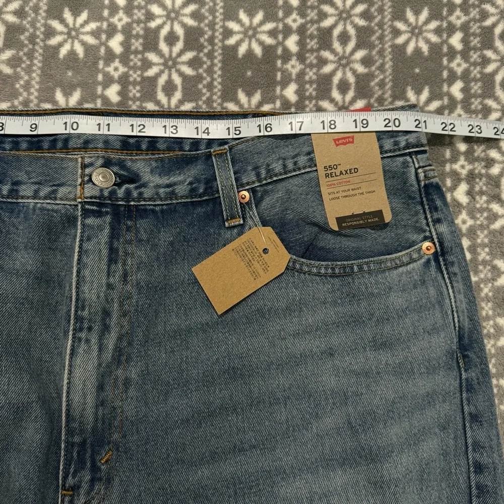 NWT Levi's Men's 550 Relaxed Fit Jeans‎ Distressed 42 x 34 Minimalist Preppy